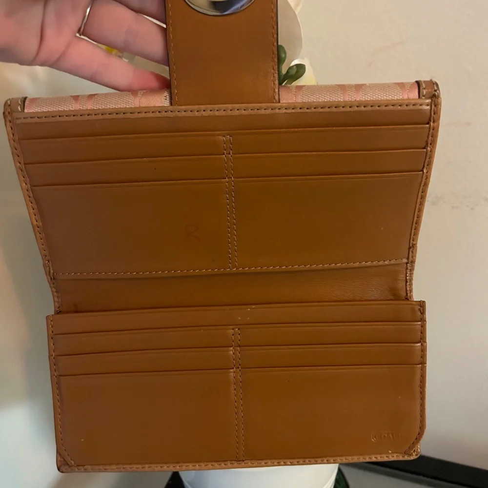 Authentic Coach Beige Signature Fabric Pink Patent Leather Turnlock Slim Wallet - Picture 5 of 5